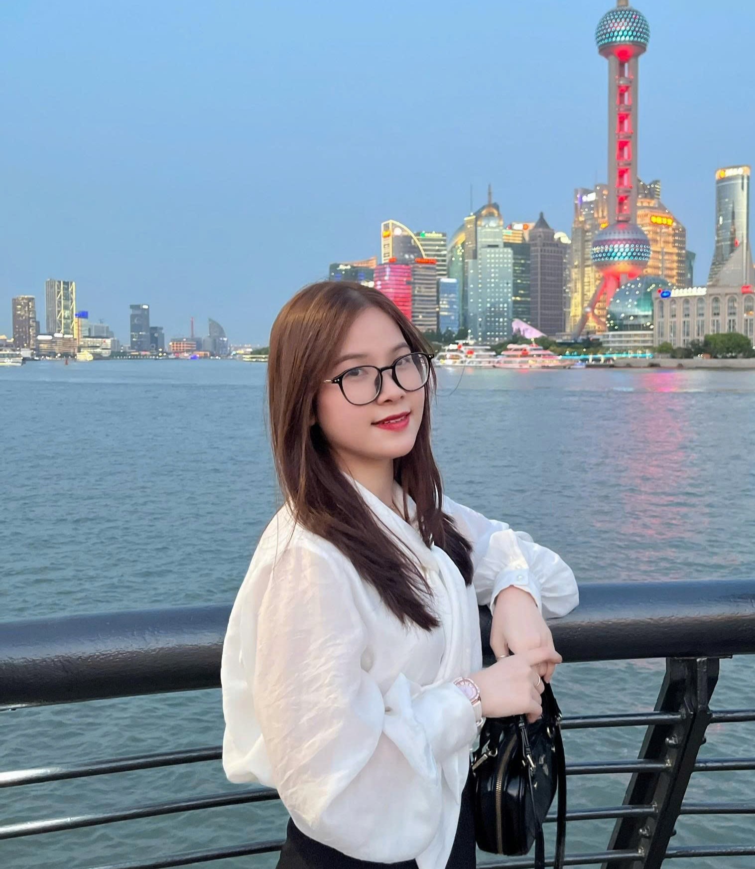 Ms. Aier (黄爱儿)
